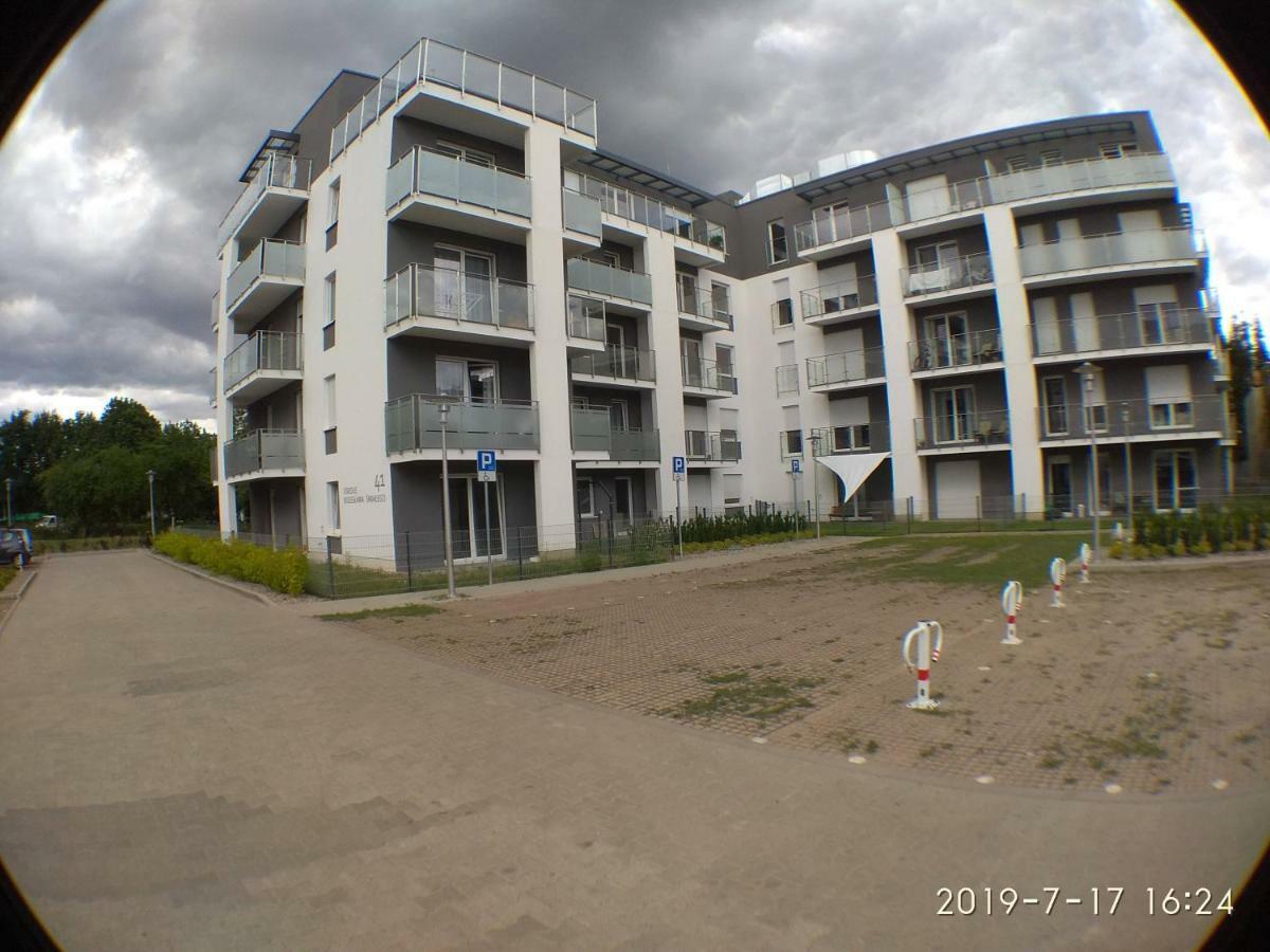 1120 Smialego 41 - Tanie Pokoje W Apartamencie - Samodzielne Zameldowanie - Self Check In Poznan Exterior photo